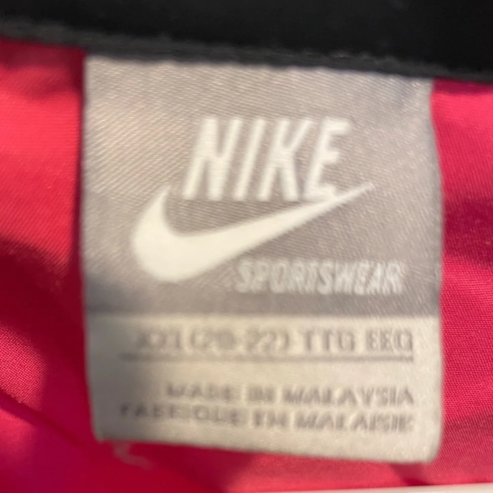 - Nike Women's XXL lightweight jacket, hot pink unisex
